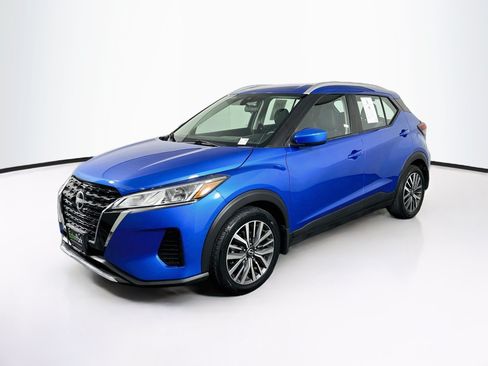 Used 2023 Nissan Kicks SV FWD image 3