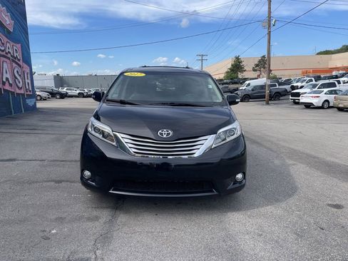 Used 2017 Toyota Sienna Limited Premium AWD/4WD image 5
