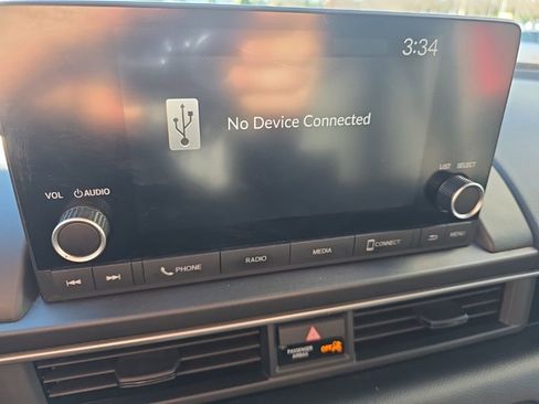 Used 2025 Honda Pilot Sport image 33