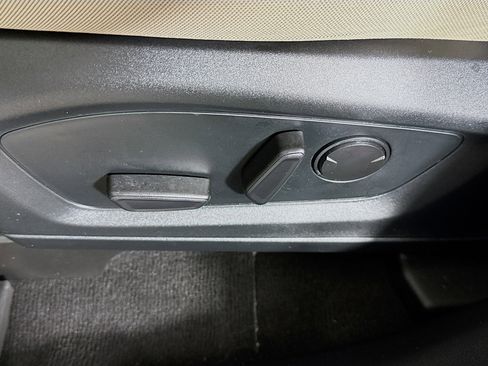 Used 2022 Ford Explorer XLT image 22