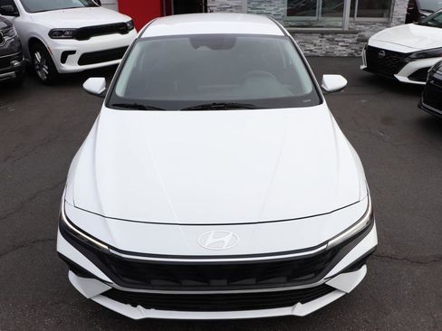 Used 2024 Hyundai Elantra SEL FWD image 9