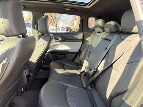 New 2025 Jeep Compass Latitude w/ Sun & Sound Group image 32