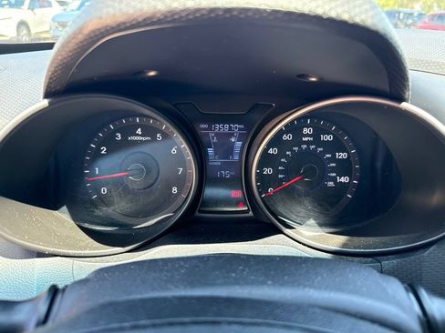 Used 2014 Hyundai Veloster Turbo R-Spec FWD image 3