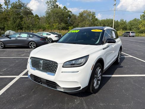 Used 2022 Lincoln Corsair AWD w/ Premium Package image 2