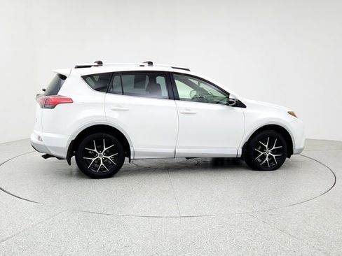 Used 2016 Toyota RAV4 SE image 4