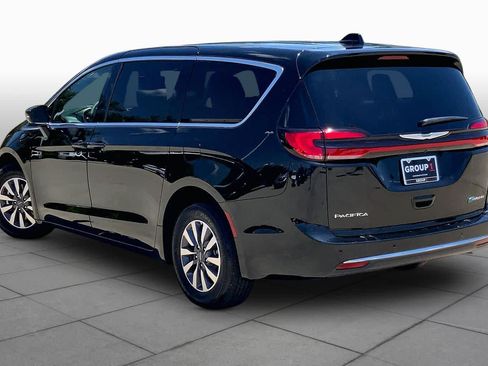 Used 2025 Chrysler Pacifica Select FWD image 12