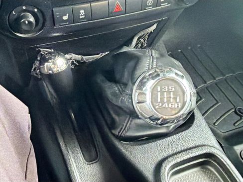 Used 2013 Jeep Wrangler Unlimited Sahara image 16