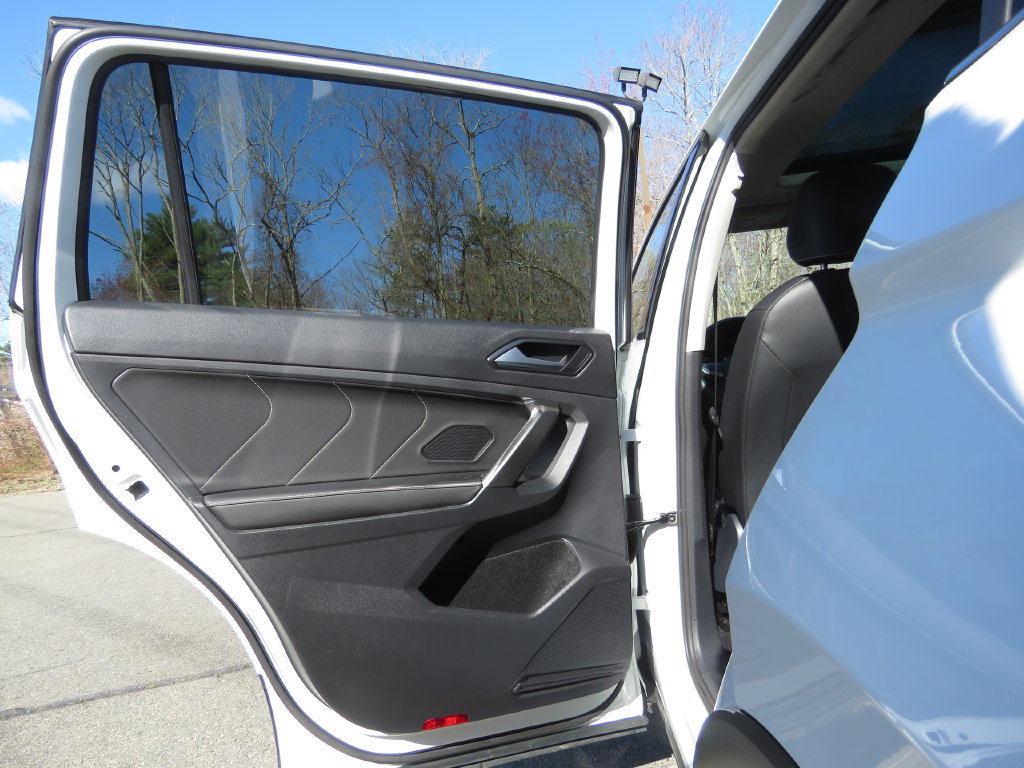 Used 2022 Volkswagen Tiguan SE AWD/4WD image 19
