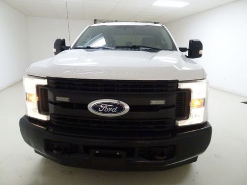 Used 2019 Ford F250 XL w/ Power Equipment Group image 9