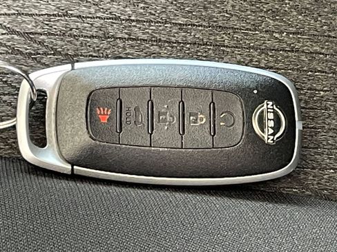 Used 2025 Nissan Rogue SV image 27