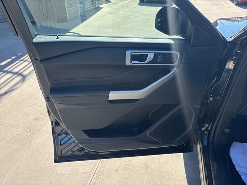Used 2024 Ford Explorer XLT image 10