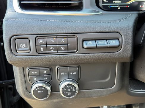 Used 2023 GMC Yukon XL Denali image 15