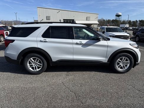 New 2026 Ford Explorer Active w/ Active Comfort Package image 8