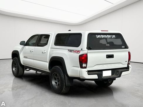 Used 2019 Toyota Tacoma TRD Off-Road w/ Technology Package AWD/4WD image 4