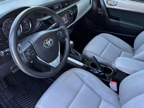 Used 2014 Toyota Corolla LE FWD image 2