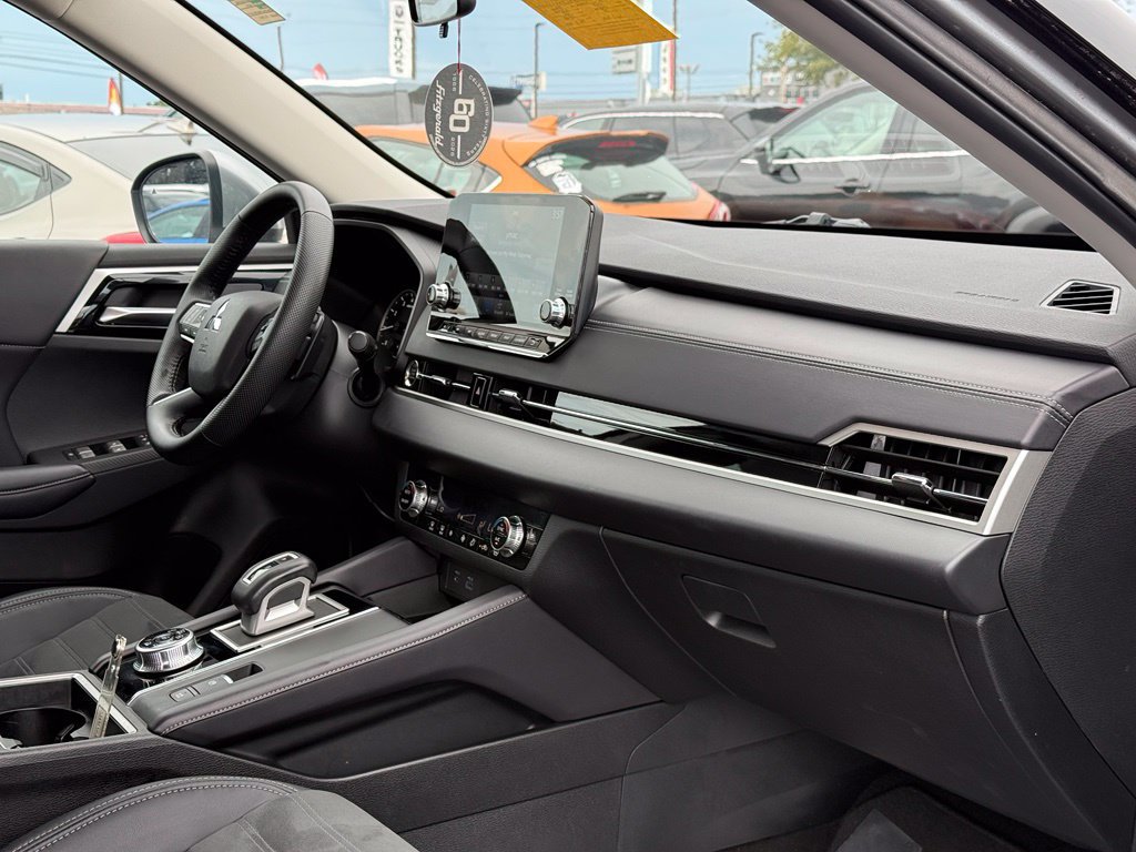 Used 2023 Mitsubishi Outlander SE AWD/4WD image 12