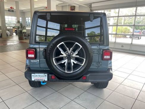 Certified 2024 Jeep Wrangler Unlimited w/ Convenience Group AWD/4WD image 8