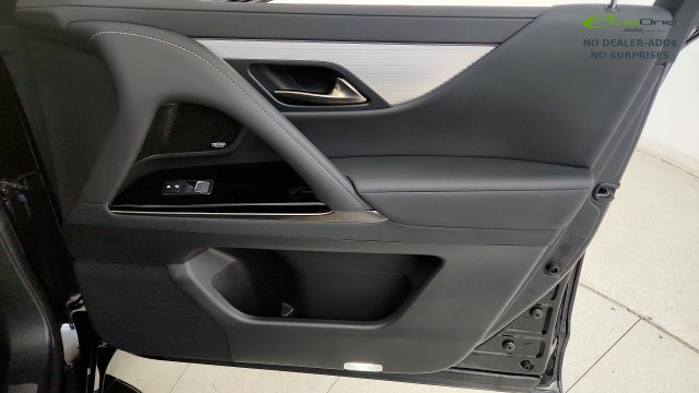 Used 2022 Lexus LX 600 F Sport w/ Accessory Package (Z1) AWD/4WD image 37