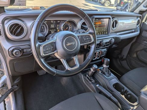 Used 2022 Jeep Wrangler Unlimited Sahara AWD/4WD image 11