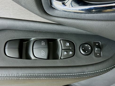 Used 2024 Nissan Murano SV w/ SV Midnight Edition Package image 15