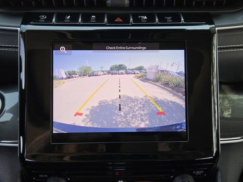 Used 2023 Jeep Grand Cherokee L Laredo RWD image 12