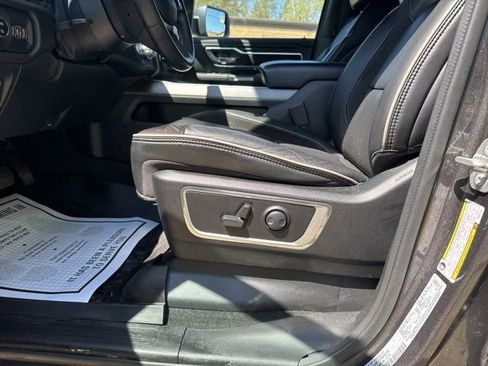 Used 2023 RAM 1500 Laramie AWD/4WD image 9