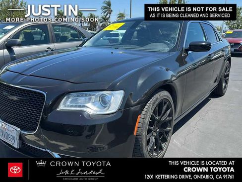 Used 2016 Chrysler 300 Limited RWD image 1