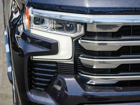 Used 2023 Chevrolet Silverado 1500 High Country w/ High Country Premium Package AWD/4WD image 9