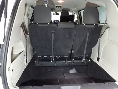 Used 2019 Dodge Grand Caravan SE w/ UConnect Hands-Free Group FWD image 7