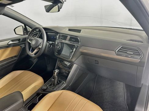 Used 2024 Volkswagen Tiguan SE AWD/4WD image 27