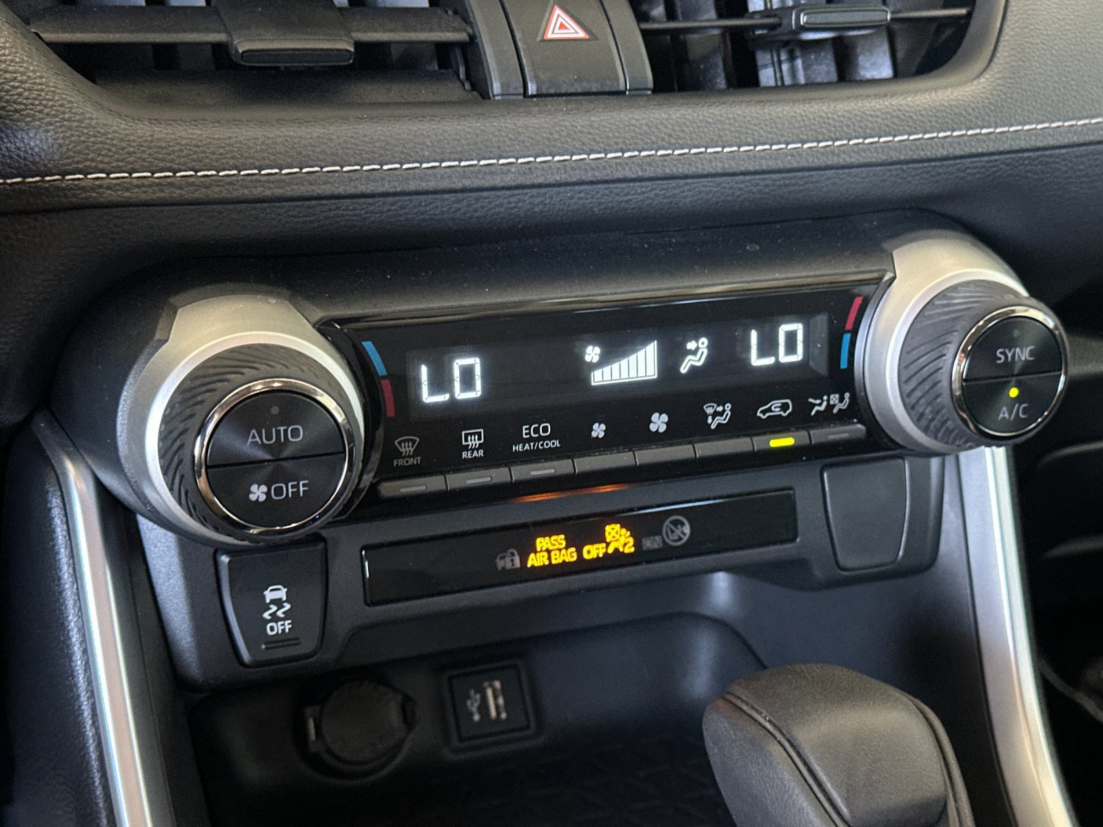 Used 2025 Toyota RAV4 XLE AWD/4WD image 18
