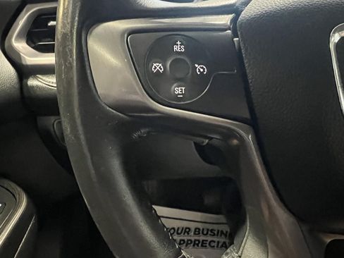 Used 2017 GMC Acadia SLT AWD/4WD image 19