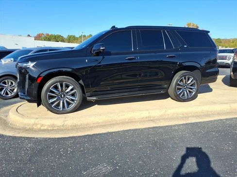 Used 2022 Cadillac Escalade Sport image 3