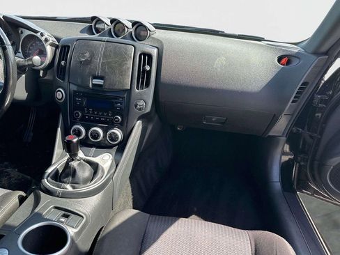 Used 2018 Nissan 370Z Coupe RWD image 9