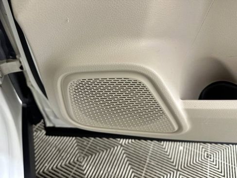 Used 2022 Mercedes-Benz GLB 250 4MATIC image 28