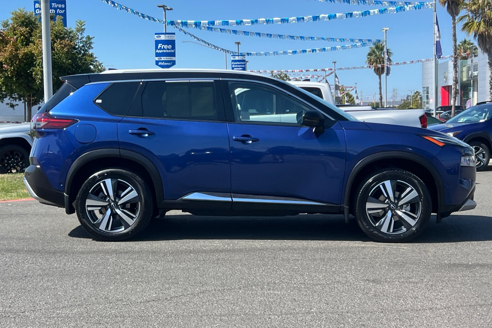 Certified 2023 Nissan Rogue Platinum w/ Platinum Premium Package AWD/4WD image 3