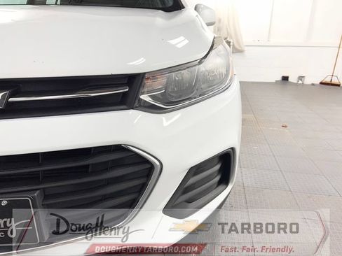Used 2020 Chevrolet Trax LS FWD image 12