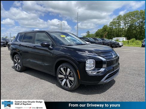 New 2026 Mitsubishi Outlander SE AWD/4WD image 1