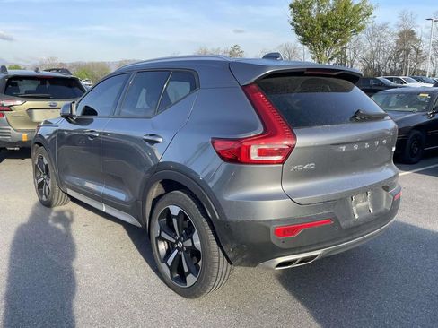 Used 2019 Volvo XC40 T5 Momentum image 3