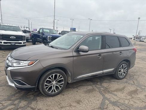 Used 2018 Mitsubishi Outlander AWD image 2