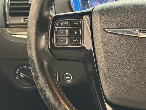 Used 2013 Chrysler 300 Motown image 20
