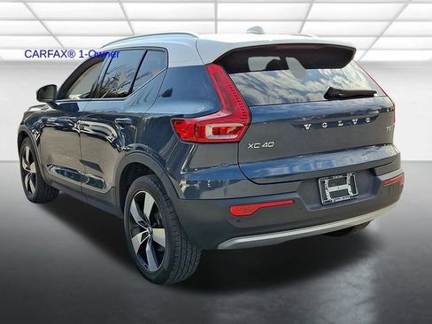 Used 2021 Volvo XC40 T5 Momentum w/ Premium Package image 4
