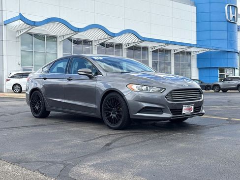 Used 2014 Ford Fusion SE FWD image 3