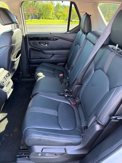 Used 2023 Honda Pilot Touring image 10