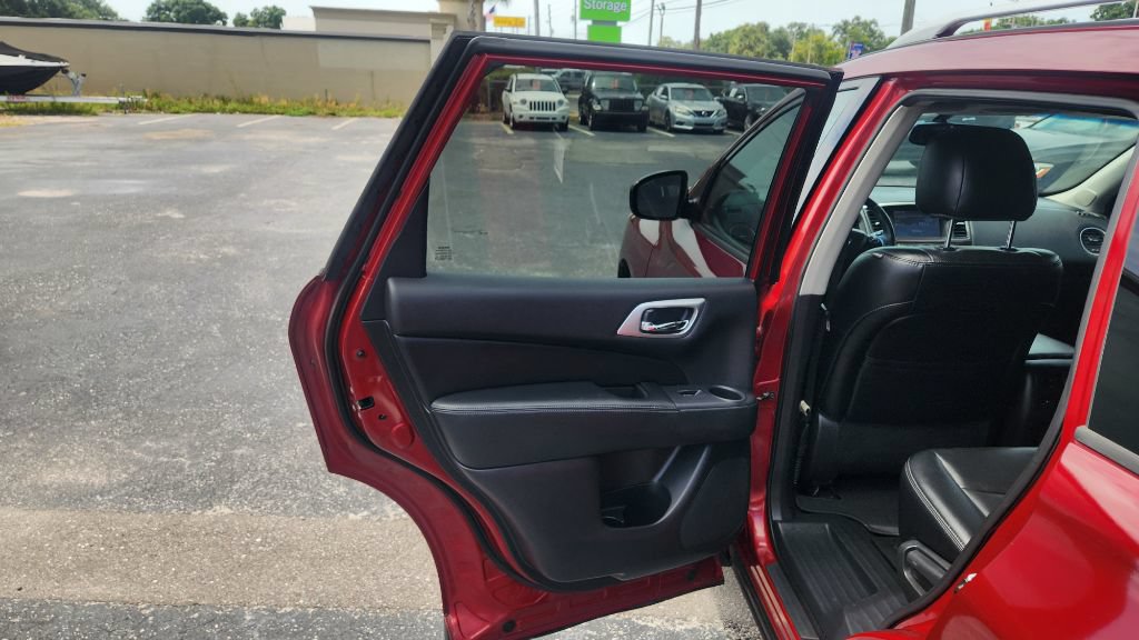 Used 2016 Nissan Pathfinder Platinum FWD image 11