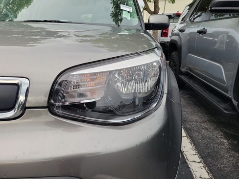 Used 2016 Kia Soul FWD image 4