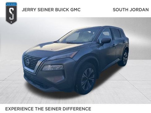 Used 2022 Nissan Rogue SV image 1