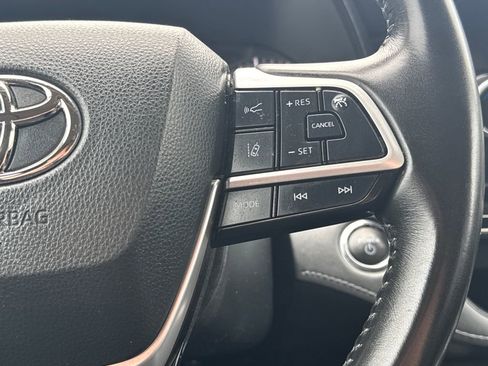 Used 2023 Toyota Highlander LE image 20