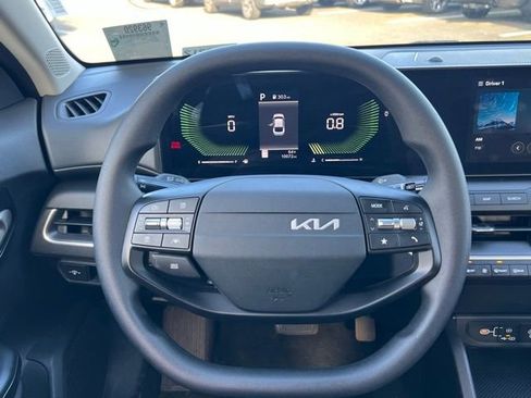 Certified 2025 Kia K4 LXS image 19