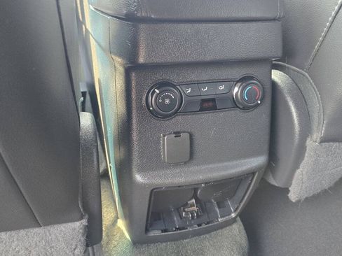 Used 2014 Ford Explorer XLT w/ Equipment Group 202A AWD/4WD image 18